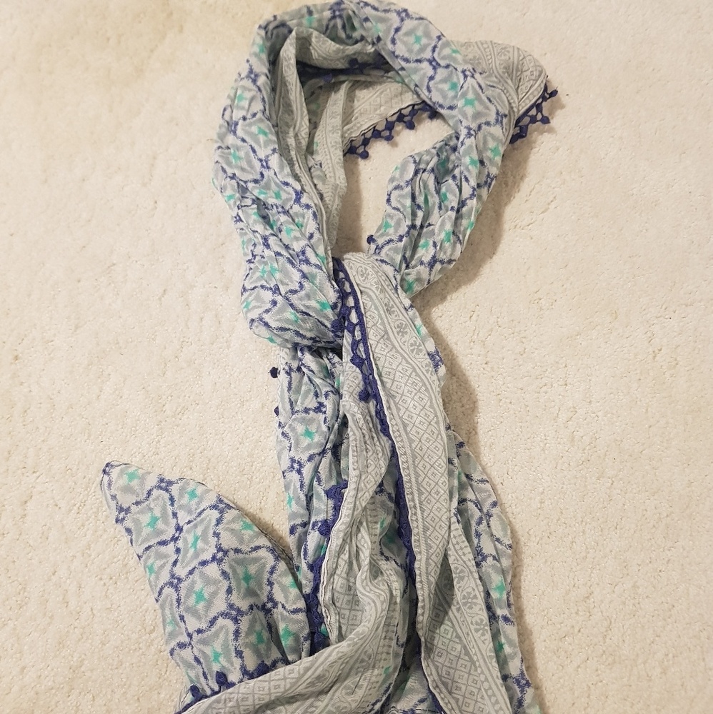 American eagle grey and blue scarf